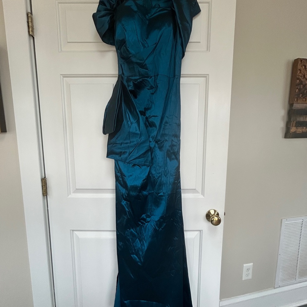 Elegant Teal Evening Gown